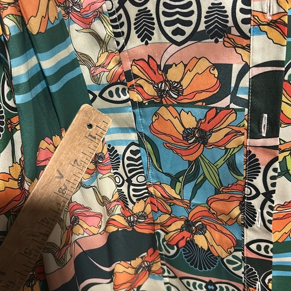 Colorful Floral Patterned Blouse - Picture 14 of 15